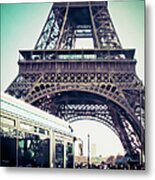 Urban Lifestyle At The Tour Eiffel In Metal Print