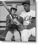 Willie Mays Sitting With Young John Metal Print