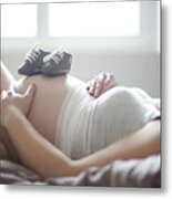 Bootees On The Womb Of A 8 Months Pregnant Woman Metal Print