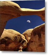 Metate Moonrise -  First Quarter Moon With Metate Arch In Devils Garden - Escalante Utah Metal Print