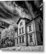 Old House Remembering Better Days Metal Print