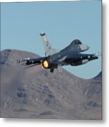 Ot F-16 88-0423 Departing 21l At Nellis Afb Metal Print