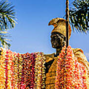 King Kamehameha Statue Draped With Leis Wide Poster