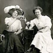 1905 Beer Drinking Girlfriends Poster