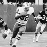 O.j. Simpson Running With Football Poster