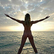 4005 Nude Greets The Ocean Sunrise Art Print