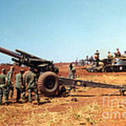 M114 155 Mm Howitzer Was A Towed Howitzer 4th Id Pleiku Vietnam Novembr 1968 Art Print