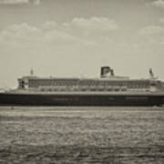 Queen Mary 2 In Sepia Art Print