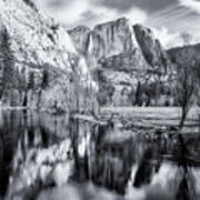 Yosemite Falls Classic Look Art Print