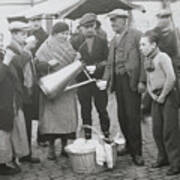 Brussels Citizens Stopping At Street Art Print