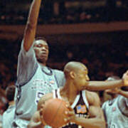 Dikembe Mutombo Blocking Marques Bragg Art Print