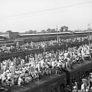 Indian Refugees Piling On Trains Art Print