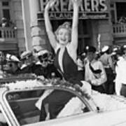Marilyn Monroe In Parade Art Print