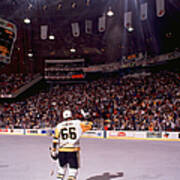 Mario Lemieux Waves To The Crowd Art Print