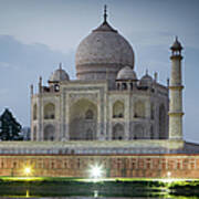 Taj Mahal At Dawn Art Print