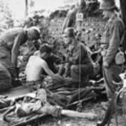 Wounded American Soldiers In Korea Art Print