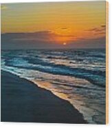 Sunrise On The Lonely Beach Wood Print