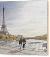 Tourist Couple Looking At The Eiffel Tower, Paris, France Wood Print
