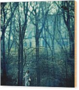 Woman In Nightgown Fleeing From Mansion Wood Print