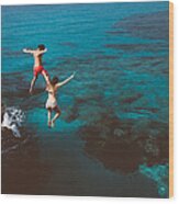 Young Brave Divers Couple Jumping Off Cliff Into Ocean Wood Print