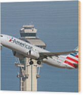 American Airlines Boeing 737-800 Taking Off From Lax Wood Print