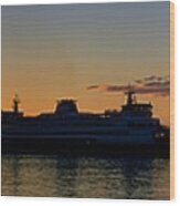 Ferry Boat Arrives To Mukilteo Ferry Terminal Wood Print