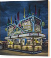 Glittering Concession Stand At The Colorado State Fair In Pueblo In Colorado Wood Print