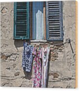 Hanging Clothes Of Tuscany Wood Print