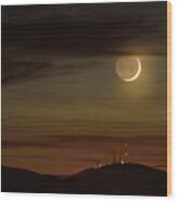 Moonset Over Signal Hill Wood Print