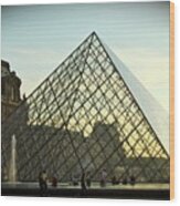 Reflet De La Pyramide Wood Print