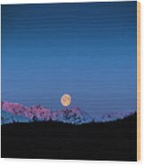 Setting Moon Over Alaskan Peaks Wood Print