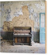 Abandoned Piano In Decay Wood Print
