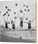 Balloon Dancers On Long Beach Wood Print