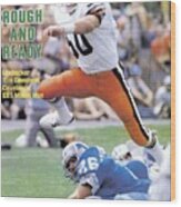 Cleveland Browns Tom Cousineau... Sports Illustrated Cover Wood Print