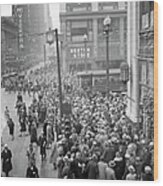 Crowds In Chicago Wood Print