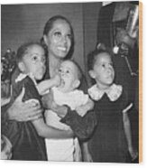 Diana Ross With Her Daughters Wood Print