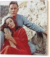 Elizabeth Taylor And Richard Burton On Wood Print