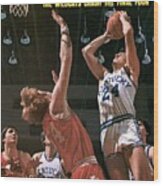 Kentucky Mike Flynn, 1975 Ncaa Mideast Regional Playoffs Sports Illustrated Cover Wood Print