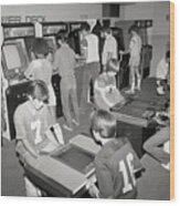 Kids In A Video Game Arcade Wood Print