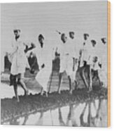 Mahatma Gandhi Walking To Shoreline Wood Print
