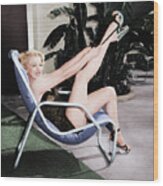 Marilyn Monroe Glamour By The Pool Wood Print