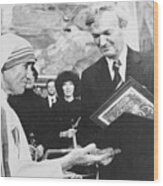 Mother Teresa Receiving Nobel Peace Wood Print
