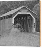 Mt. Pleasant Covere Bridge Through The Grass Black And White Wood Print