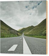 Road And Mountains, Beulah, Wales, Uk Wood Print