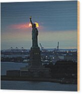 The Statue Of Liberty With The Sun Wood Print