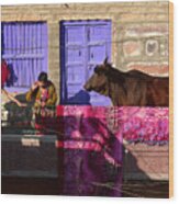 Three-way Conversation In Jodhpur Wood Print
