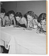 Women In A Spaghetti Eating Contest Wood Print