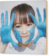 A 4 Years Old Girl With Paint On Her Hands Wood Print