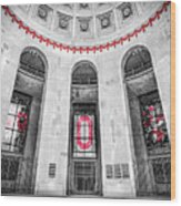 Scarlet Reverie And The Timeless Entrance Of An Ohio Icon - Selective Color Edition Wood Print