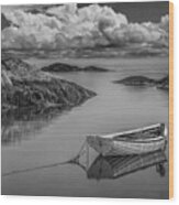 Black And White Of A Boat In Peggy's Cove Harbor Wood Print